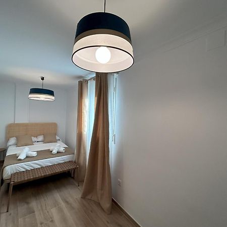 Edificio Amarillo En El Barrio Apartment อาลิกันเต ภายนอก รูปภาพ