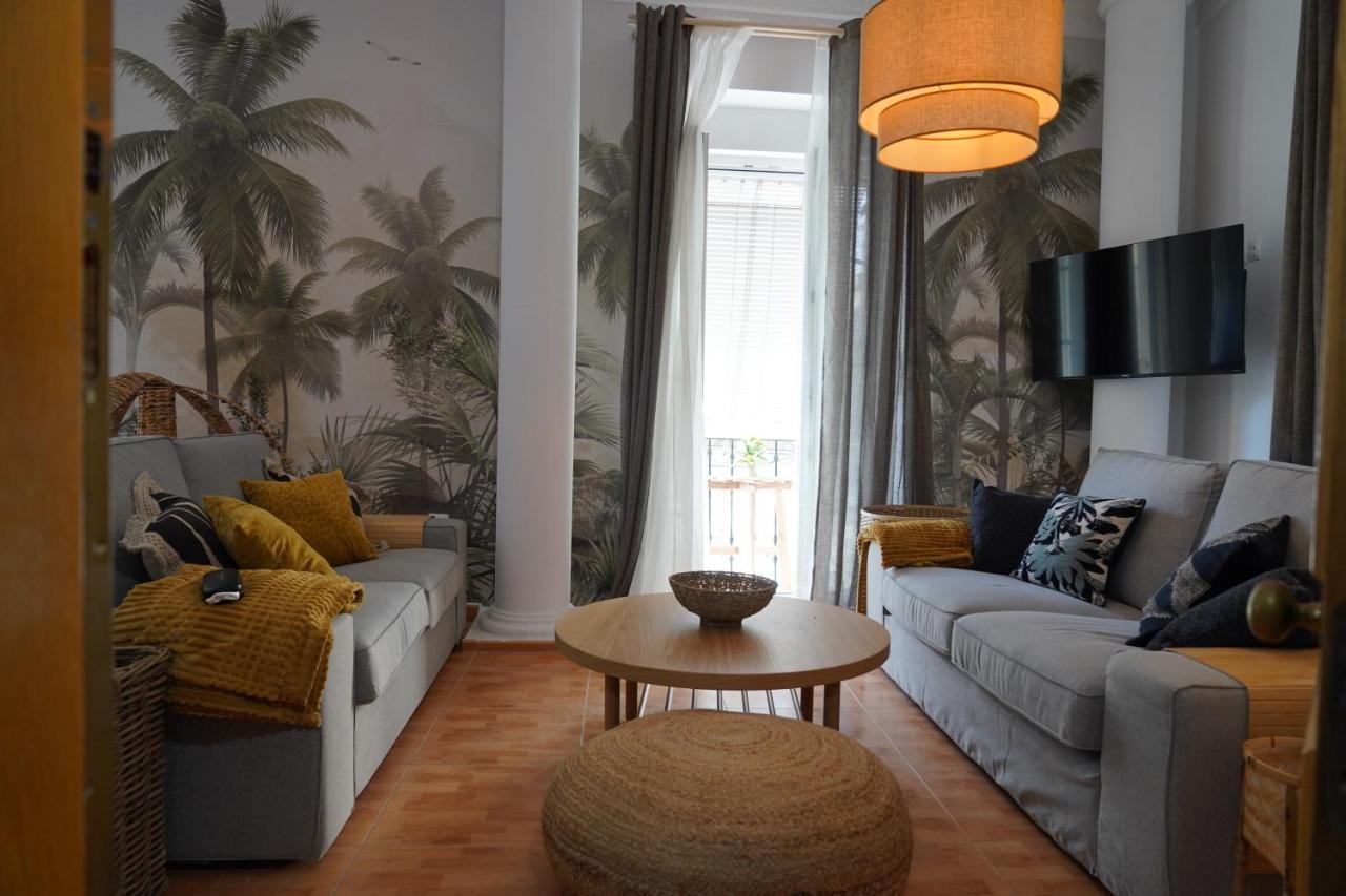 Edificio Amarillo En El Barrio Apartment อาลิกันเต ภายนอก รูปภาพ