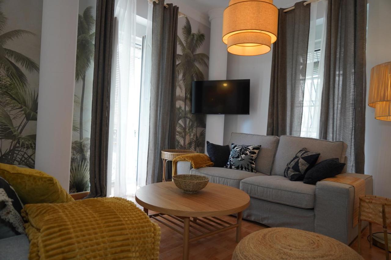 Edificio Amarillo En El Barrio Apartment อาลิกันเต ภายนอก รูปภาพ