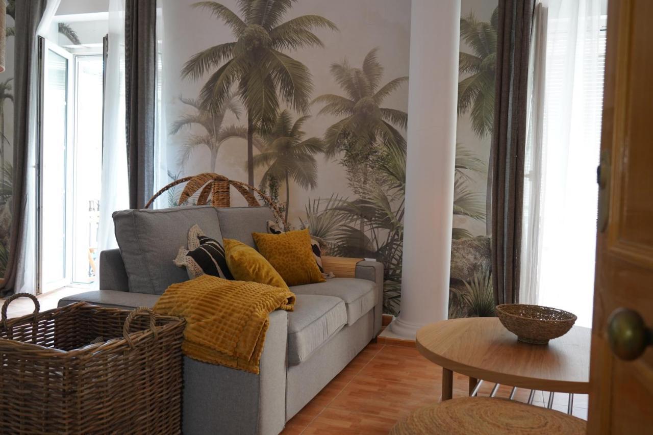 Edificio Amarillo En El Barrio Apartment อาลิกันเต ภายนอก รูปภาพ