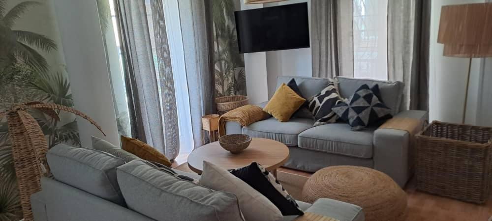 Edificio Amarillo En El Barrio Apartment อาลิกันเต ภายนอก รูปภาพ
