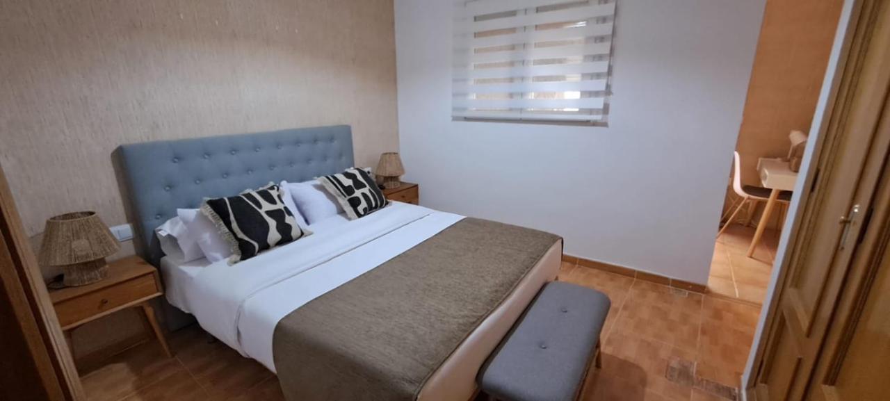 Edificio Amarillo En El Barrio Apartment อาลิกันเต ภายนอก รูปภาพ