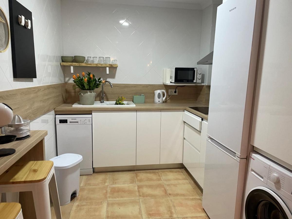 Edificio Amarillo En El Barrio Apartment อาลิกันเต ภายนอก รูปภาพ