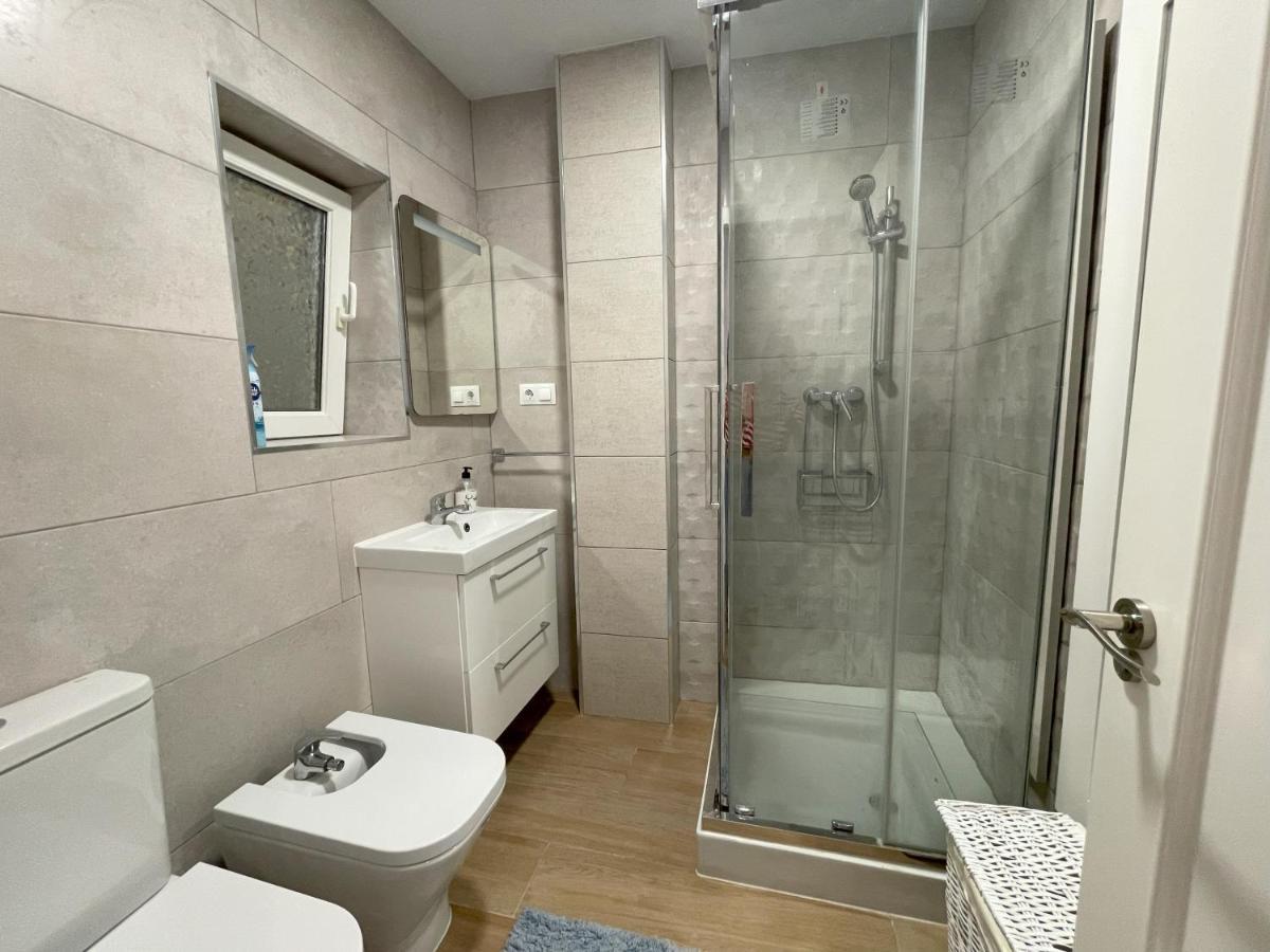 Edificio Amarillo En El Barrio Apartment อาลิกันเต ภายนอก รูปภาพ