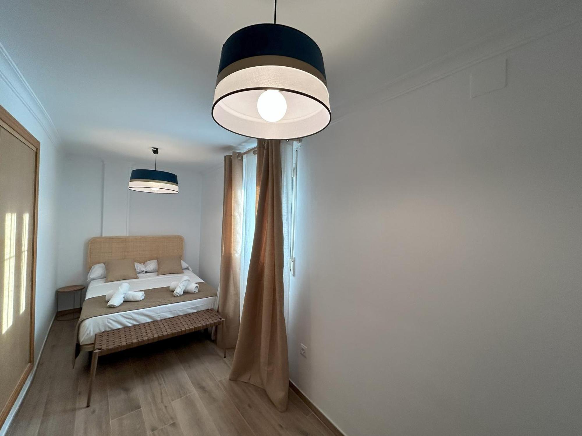 Edificio Amarillo En El Barrio Apartment อาลิกันเต ภายนอก รูปภาพ