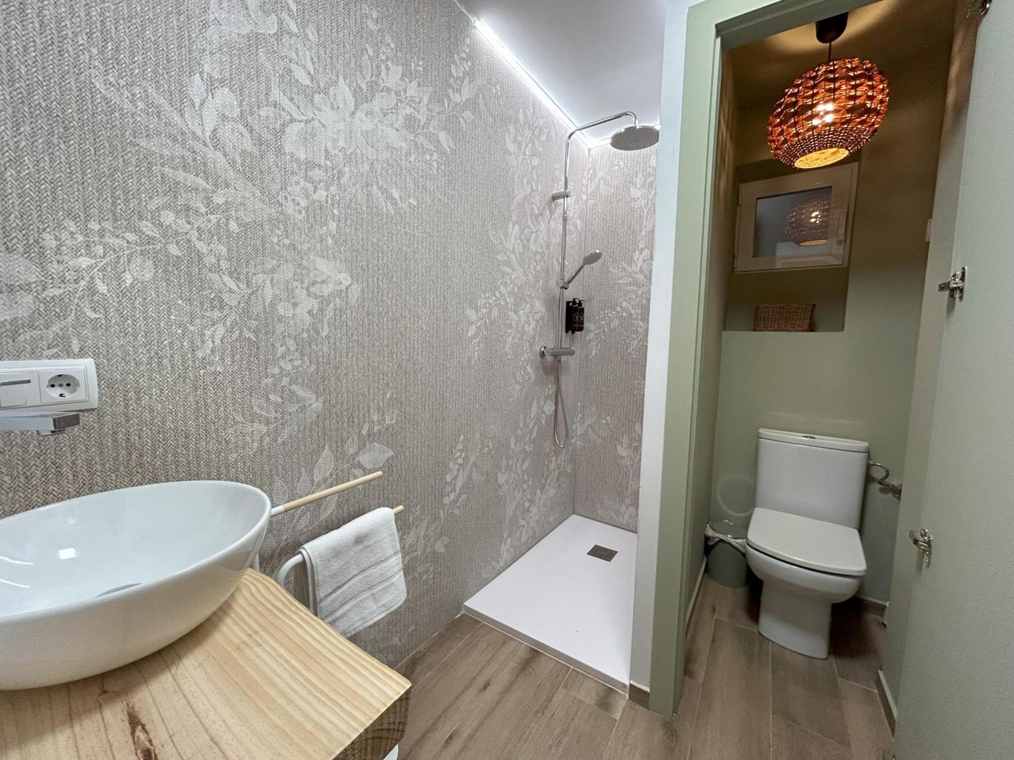 Edificio Amarillo En El Barrio Apartment อาลิกันเต ภายนอก รูปภาพ