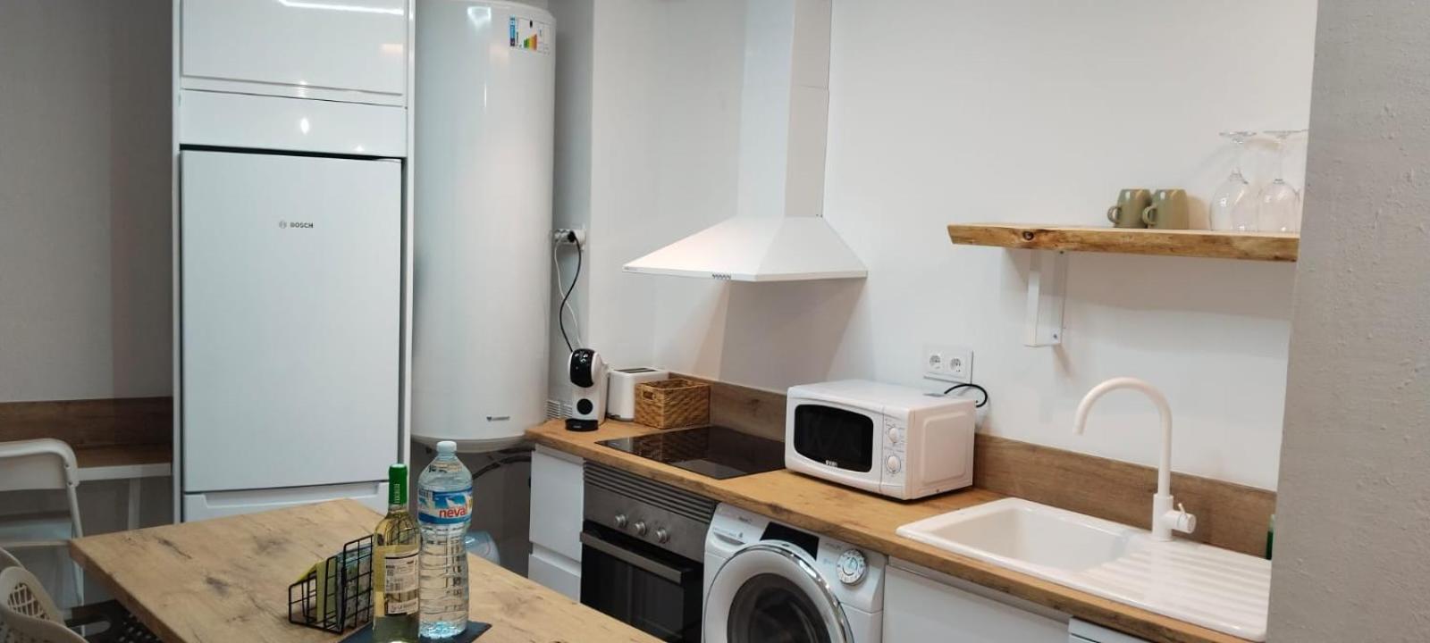 Edificio Amarillo En El Barrio Apartment อาลิกันเต ภายนอก รูปภาพ