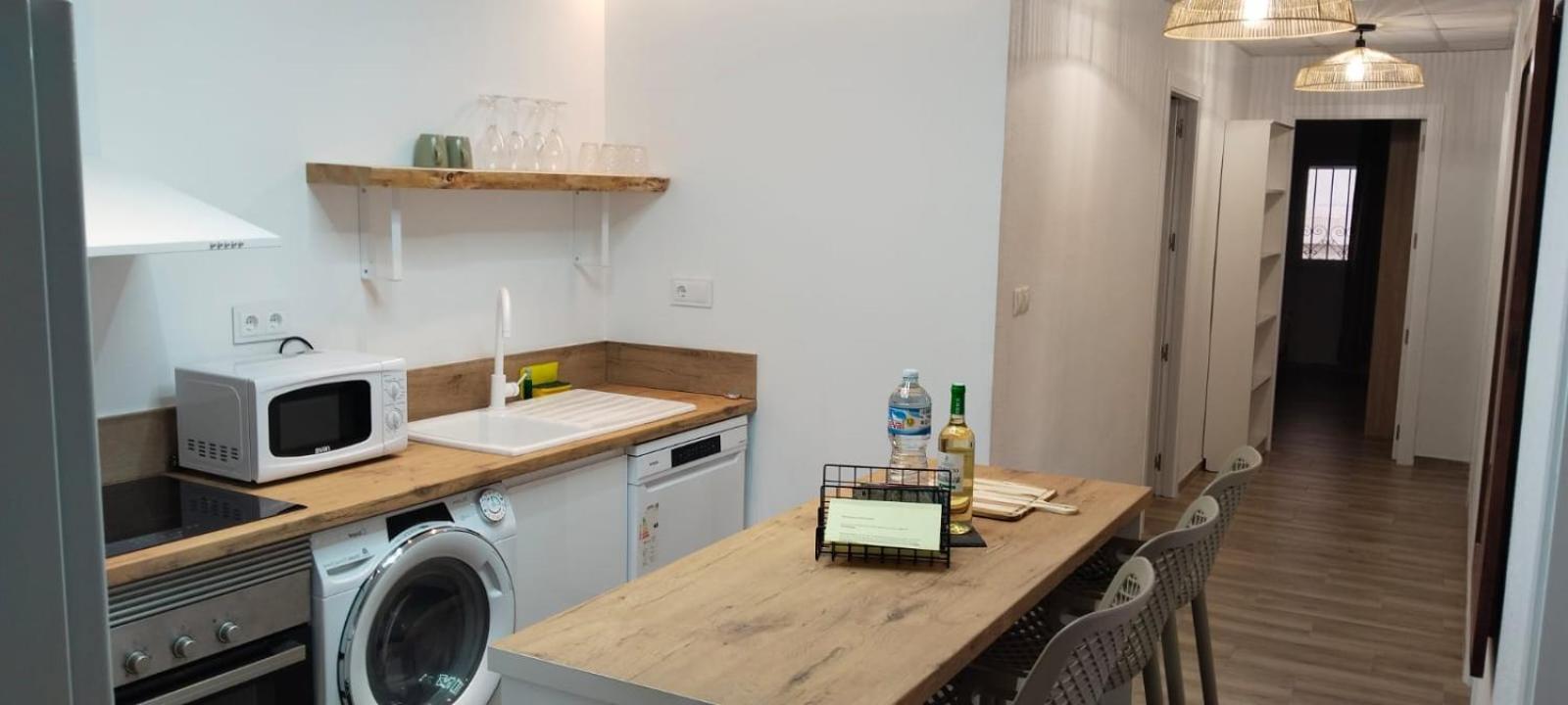 Edificio Amarillo En El Barrio Apartment อาลิกันเต ภายนอก รูปภาพ